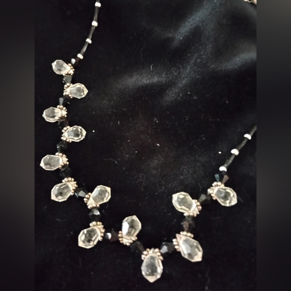 Faceted Clear Cut Glass and Black Beads Beaded Necklace 14"